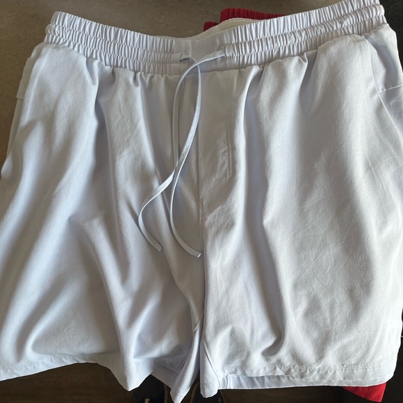 Lululemon Pace Breaker Shorts size Large. Like new. - Picture 2 of 4